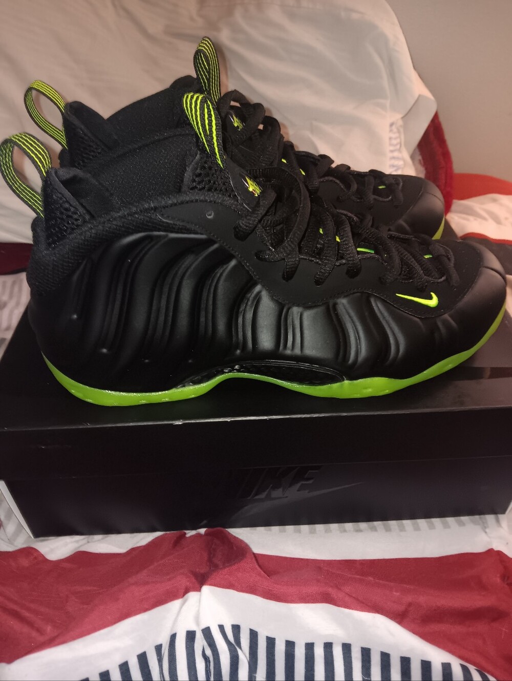 NWT Nike Foamposit